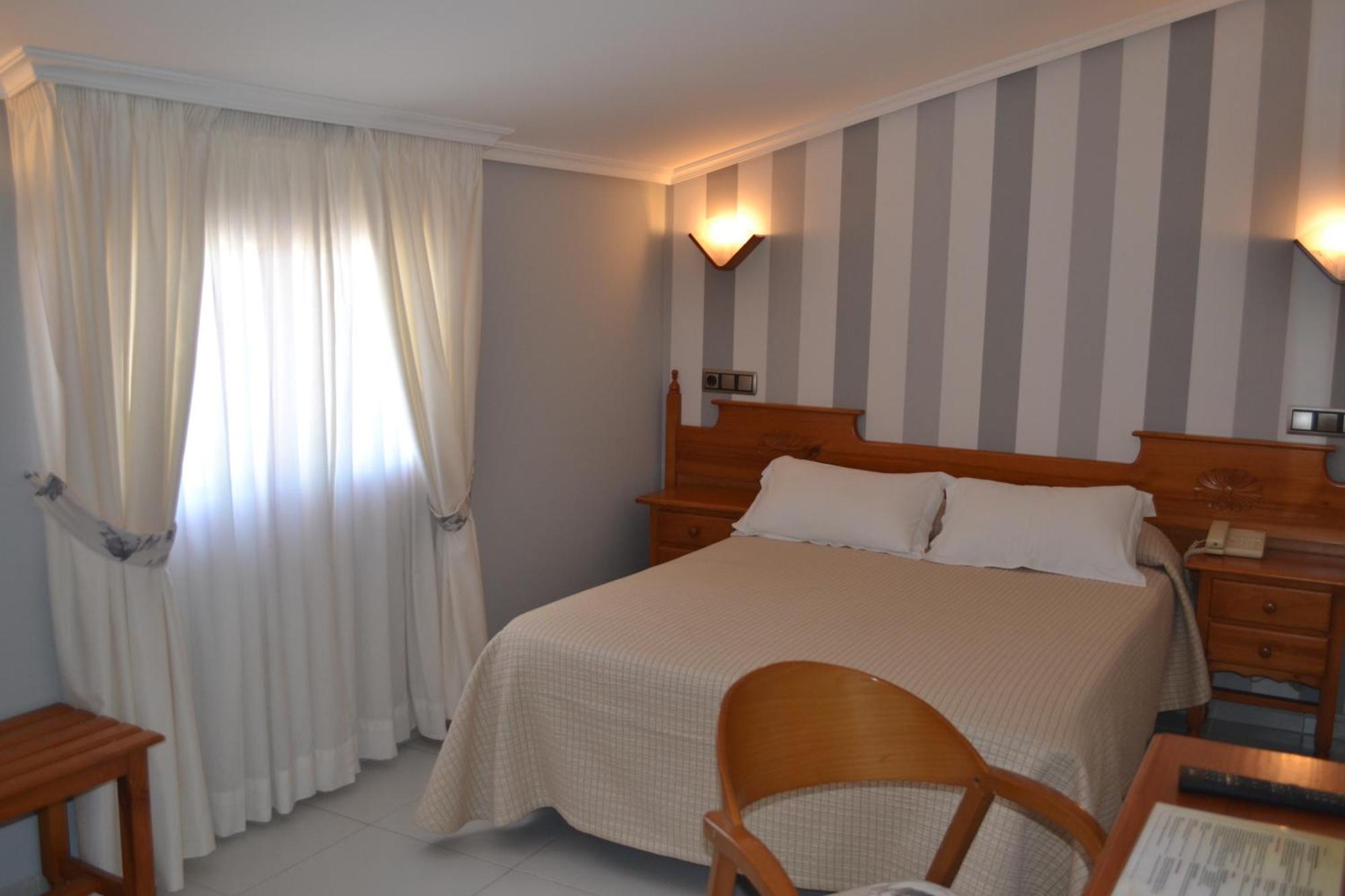 Hotel Piramide Portonovo Zimmer foto