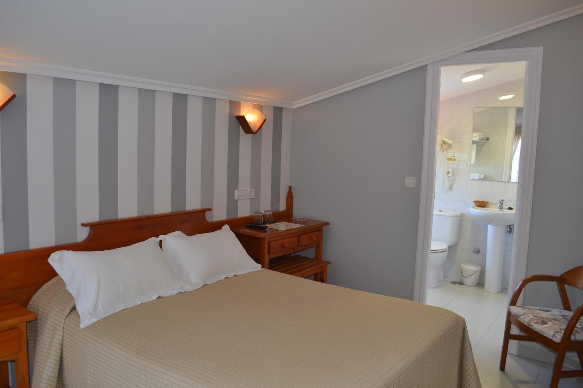 Hotel Piramide Portonovo Zimmer foto