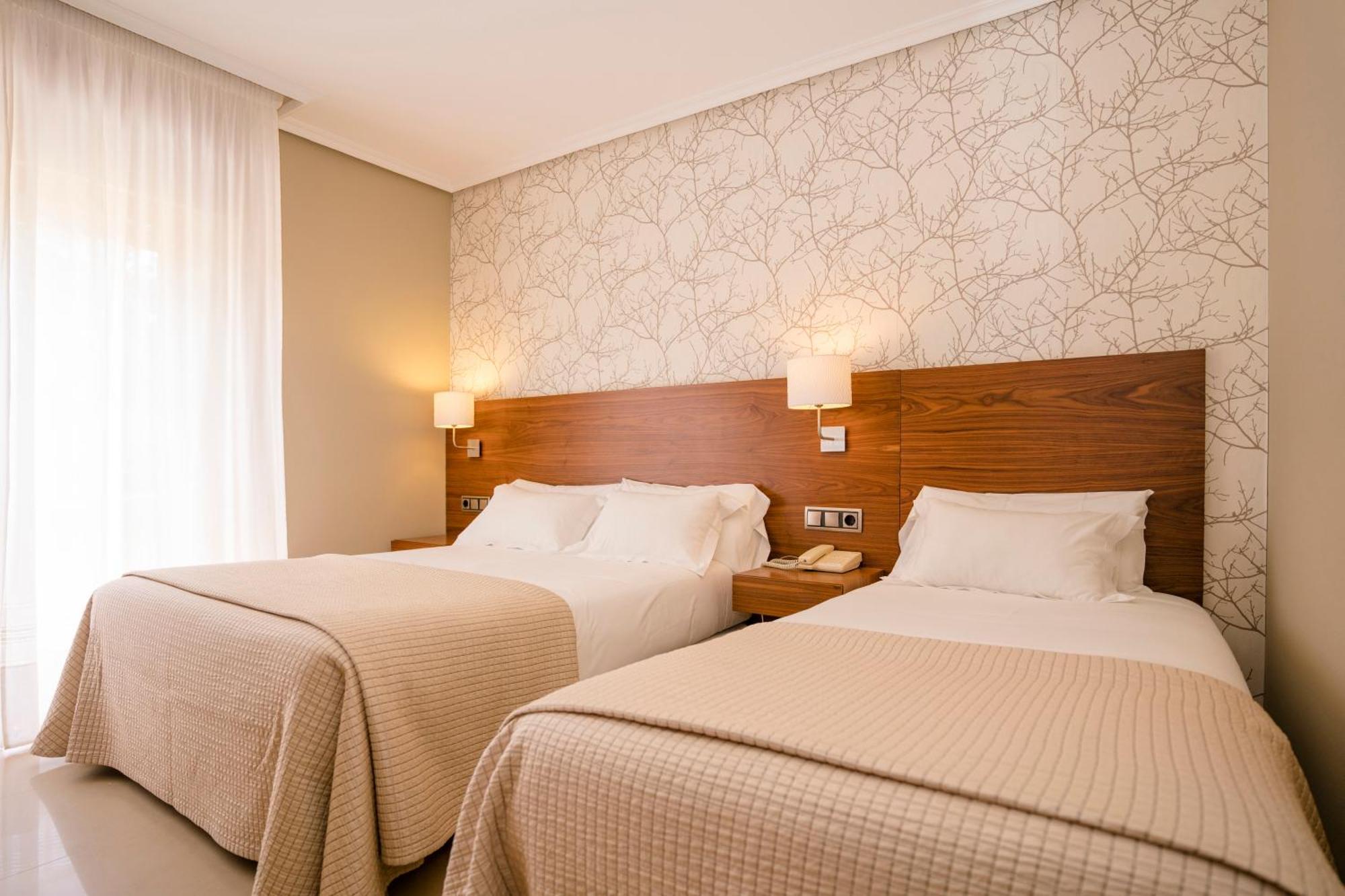Hotel Piramide Portonovo Zimmer foto