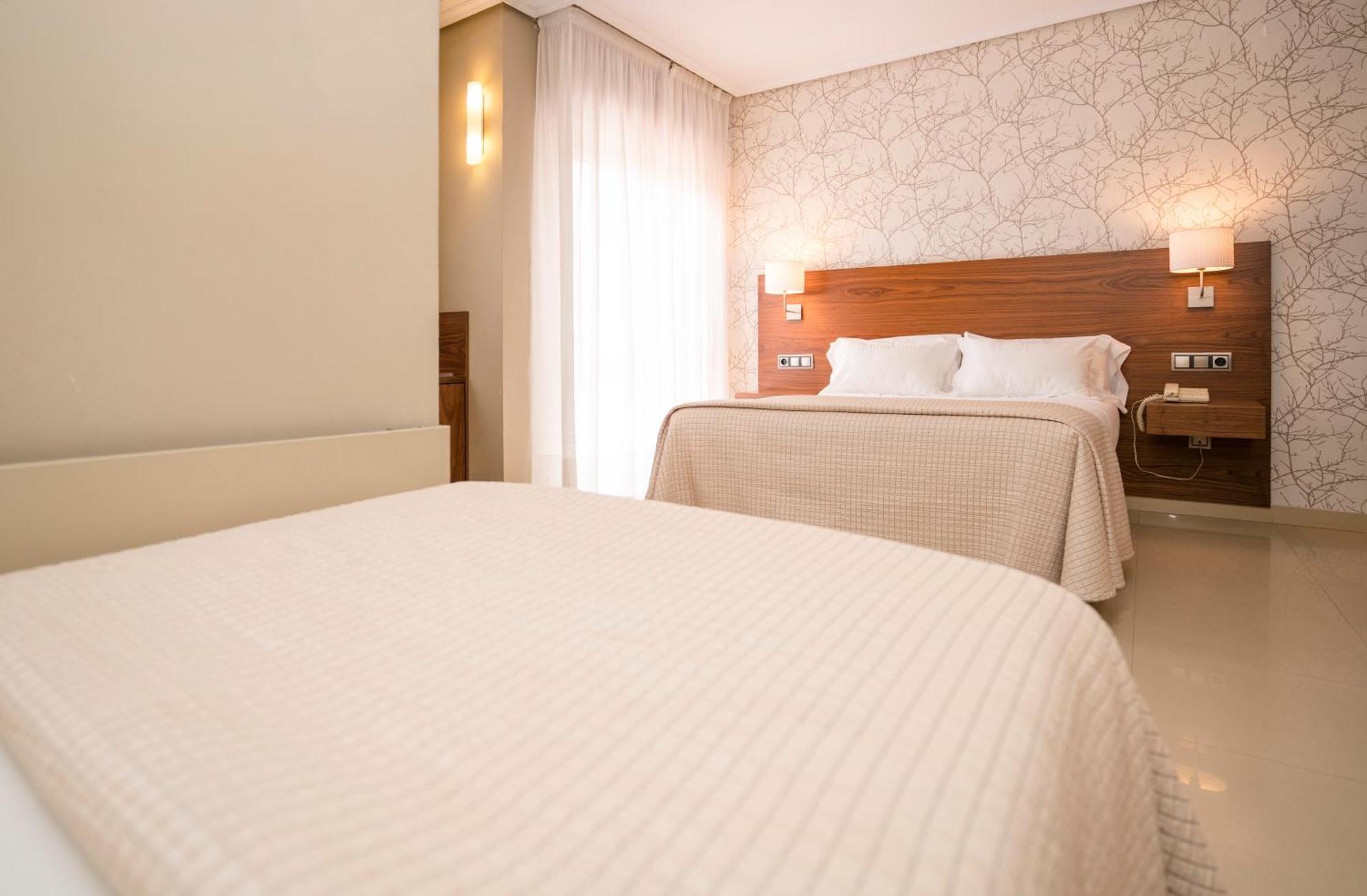 Hotel Piramide Portonovo Zimmer foto
